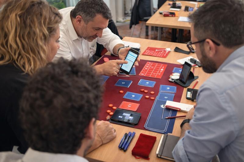 Animation d'entreprise serious game Novonesis — Le Grand Replay avec tablettes et grand écran